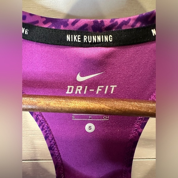Nike Women's Vibrant Purple Tank Top- size Small - Picture 2 of 4